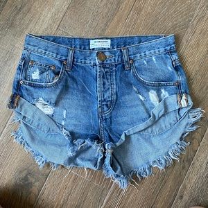 One Teaspoon “bandits” denim shorts (size 25)